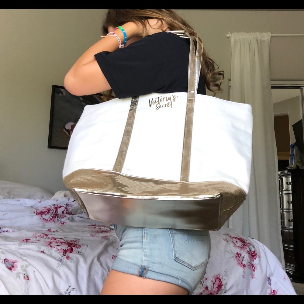 vitcoria secret tote bag